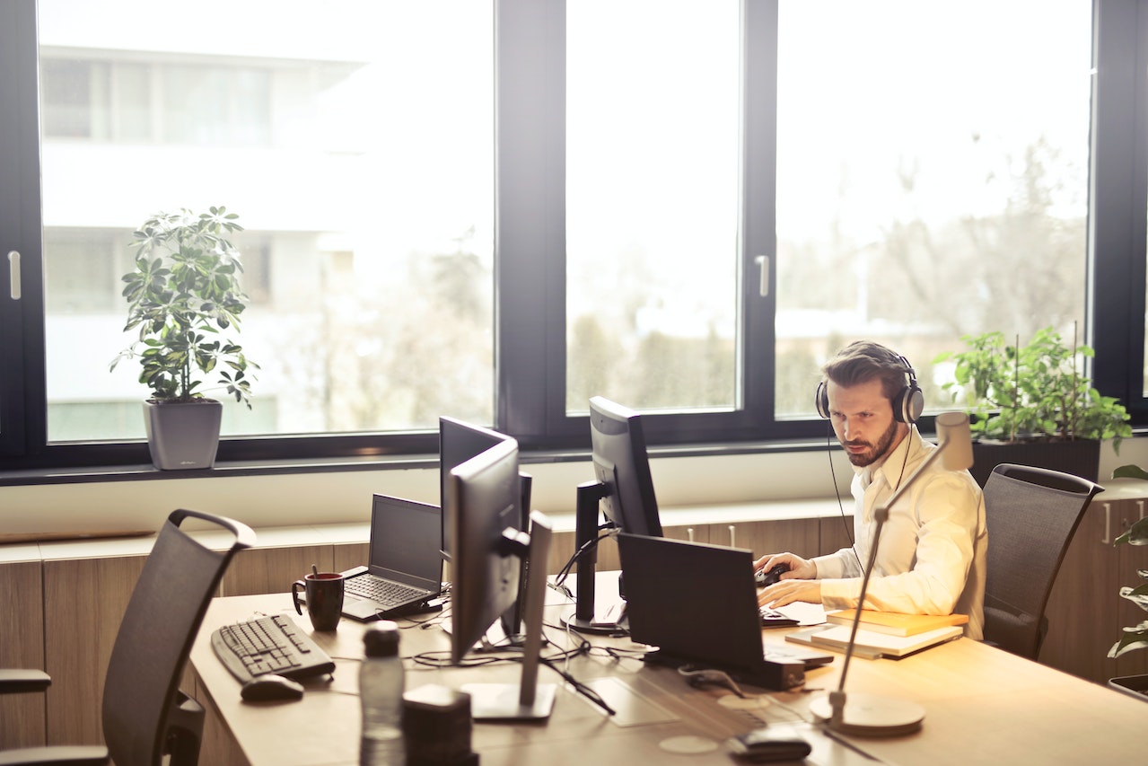 /user/pages/01.home/04._info/pexels-andrea-piacquadio-845451.jpg